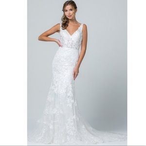 NWT BRIDAL White Wedding Dress With Tail